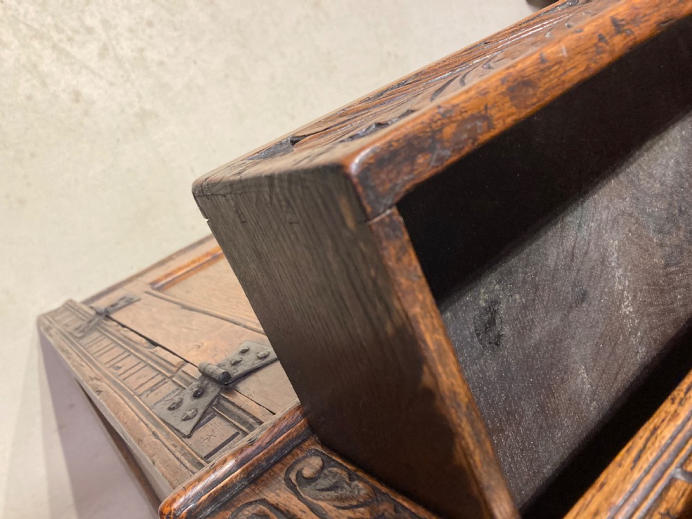 Small 19th century low oak cupboard.
 View IV