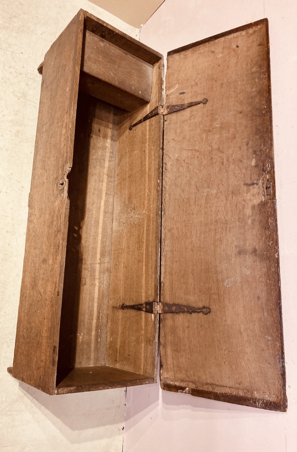 Antique oak plank coffer. View V