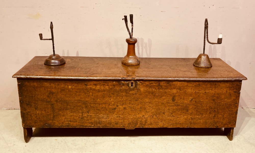 Antique oak plank coffer. View VI
