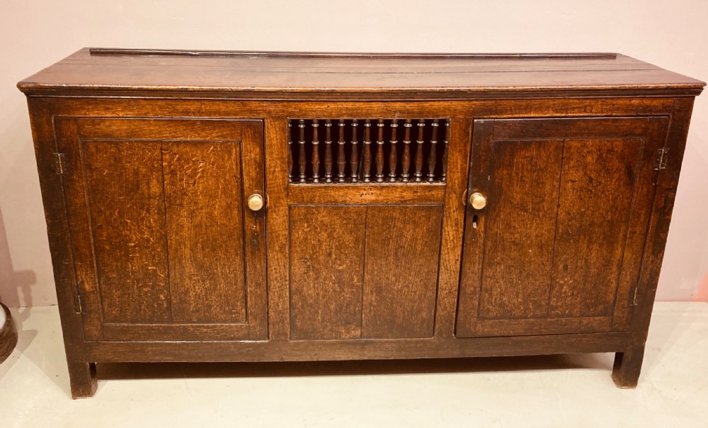 Georgian Welsh oak dresser base. View VI