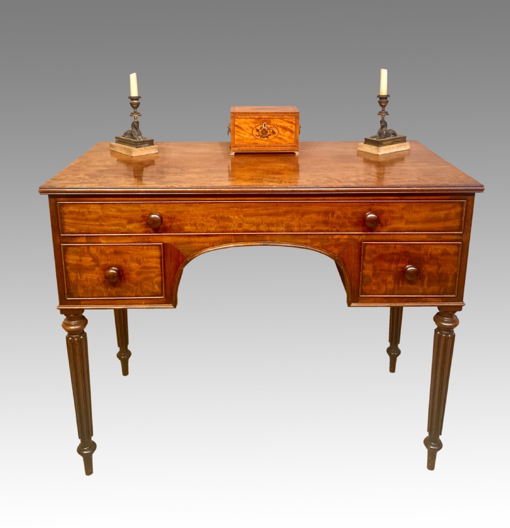 Small Georgian mahogany sideboard, manner of Gillows.