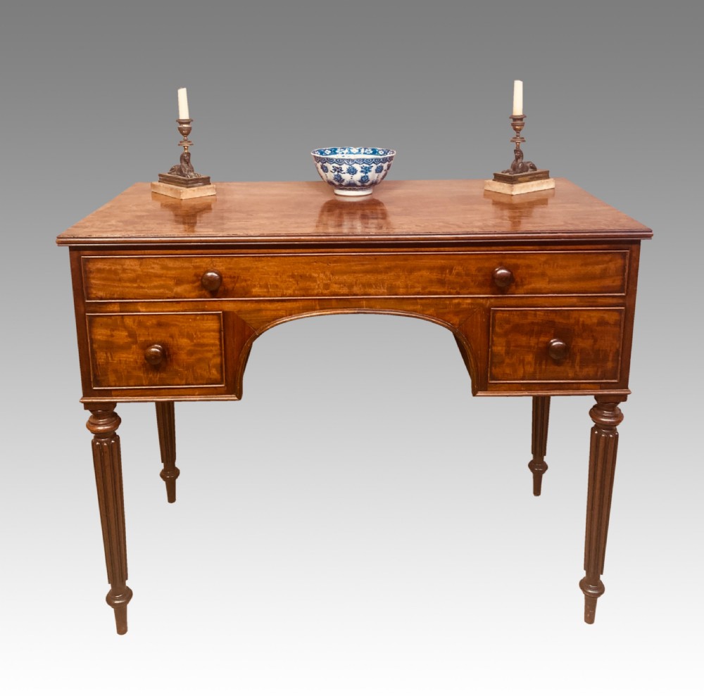 Small Georgian mahogany sideboard, manner of Gillows. View VII