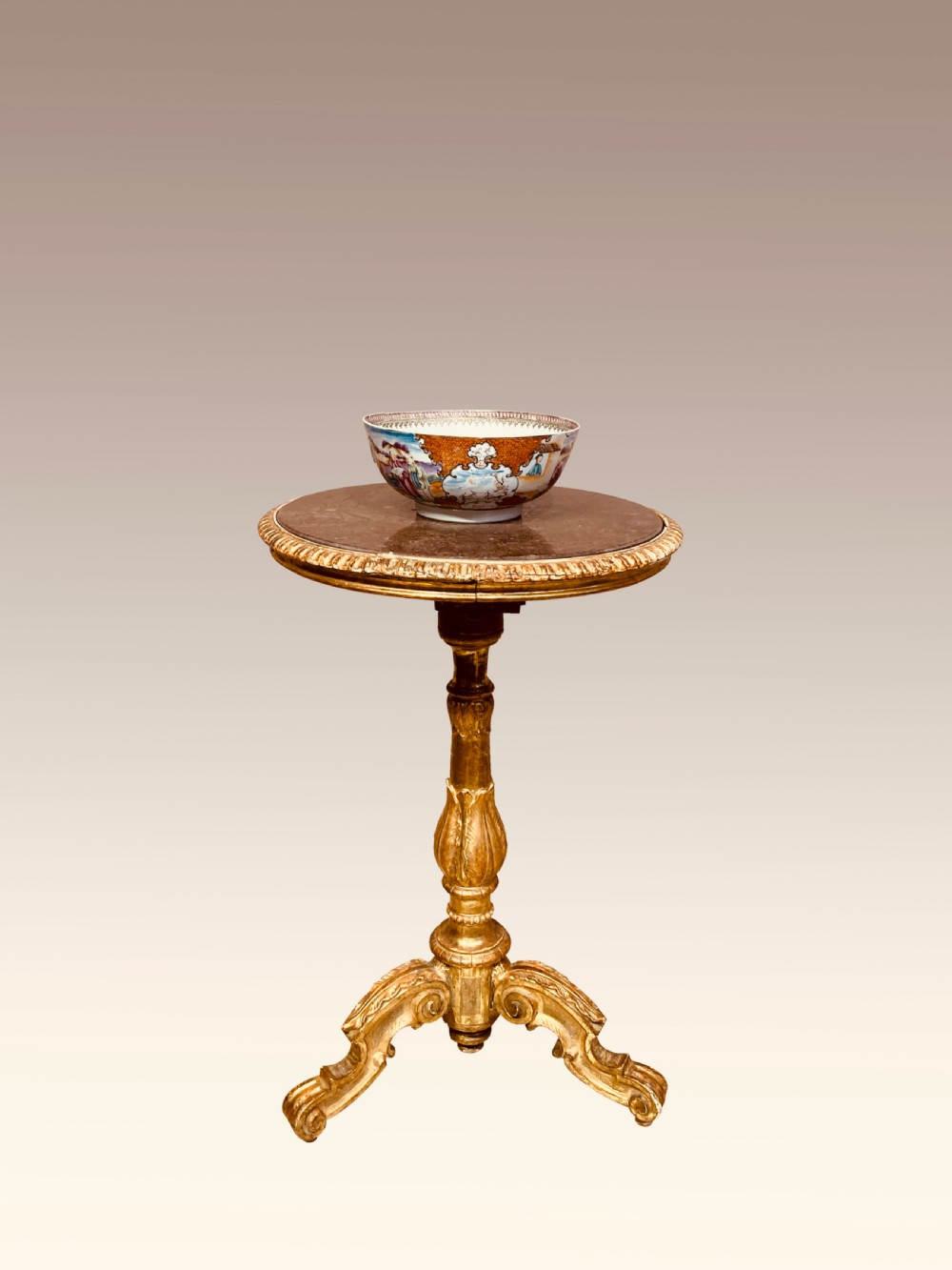 Circular carved giltwood lamp table with marble top.