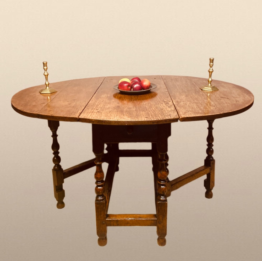 Georgian oak Gateleg table.