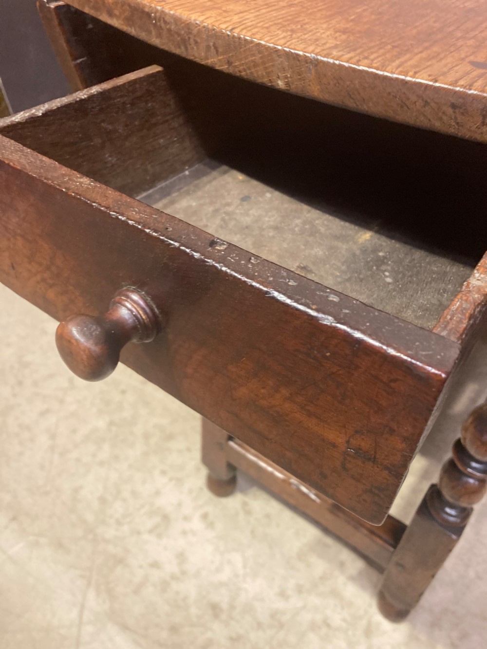 Georgian oak Gateleg table. View VI