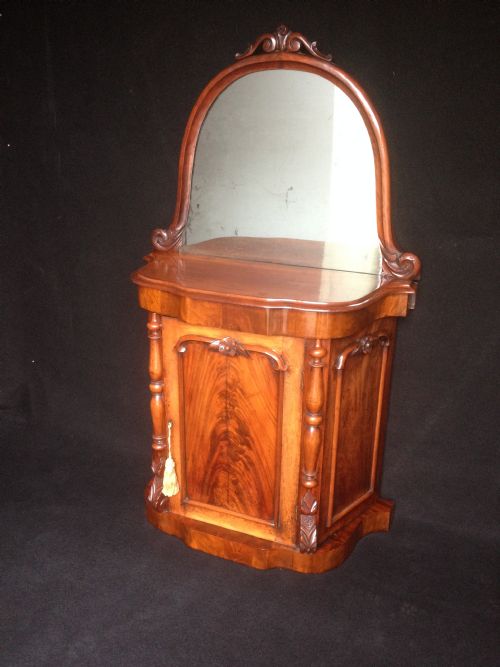 Pretty Mahogany Chiffonier