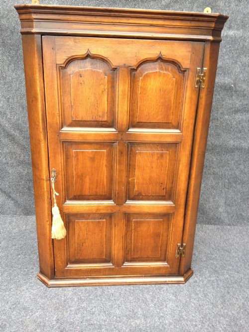 Large Ipswich Oak Hanging Corner Cabinet (C.1920)