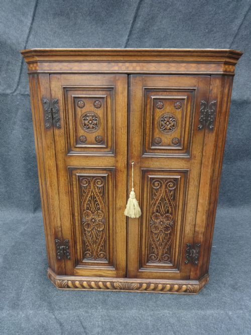 Excellent Inlaid Oak Hanging Corner Cabinet