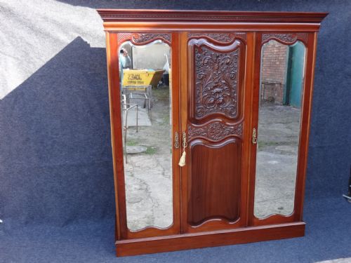 Stunning Quality Mahogany Wardrobe