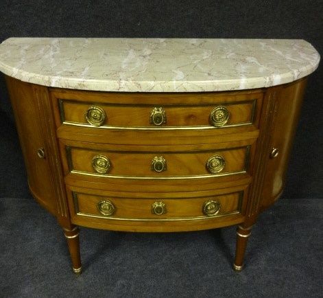 Stunning Demi Loon Commode