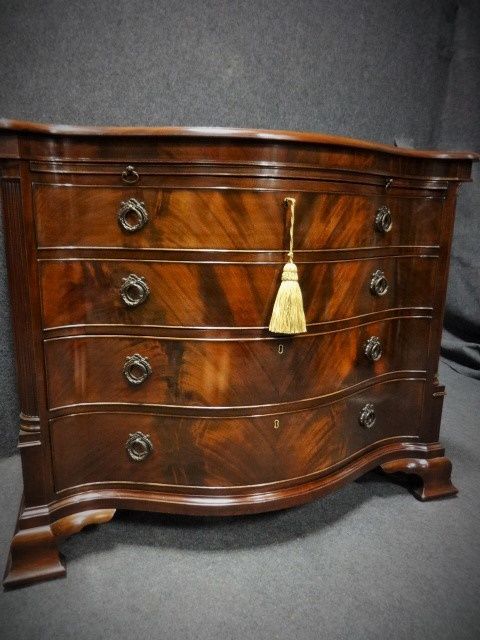 fig 1. Serpentine Mahogany Commode Chest of Drawers