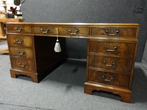fig 1. Quality Mahogany Partners Desk