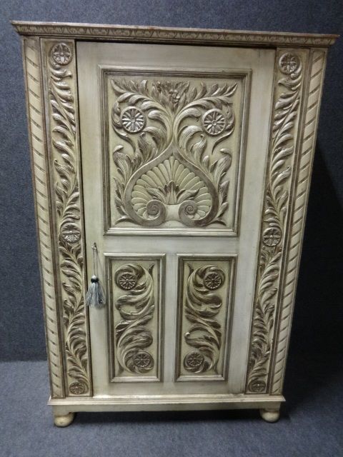 Scandinavian Painted Hall Robe