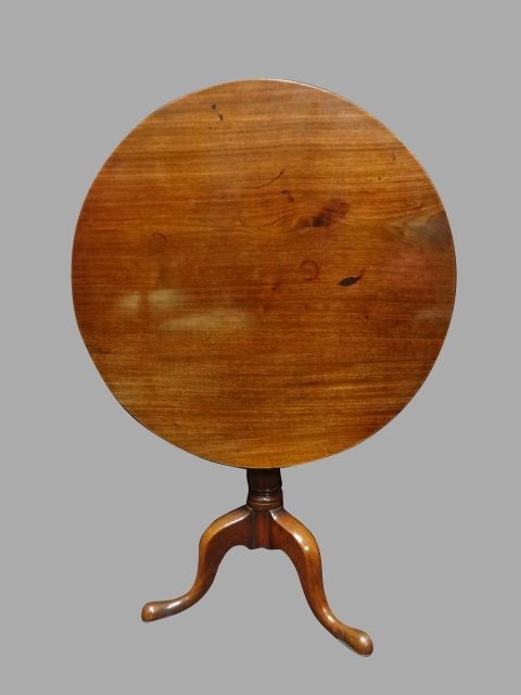Good Georgian Mahogany Pedestal Table