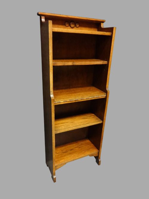 Very Good Arts and Crafts Golden Oak Adjustable Bookcase of Small Proportions