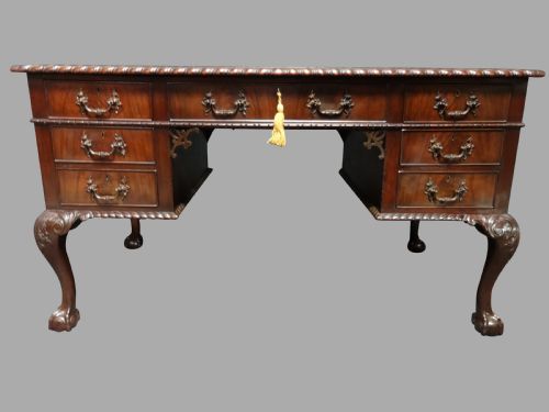 Top Quality Mahogany Chippendale Kneehole Desk