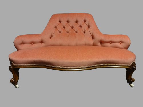 Very Good Victorian Walnut Two Seat Window Couch
