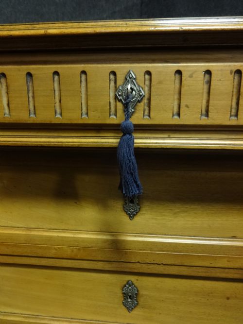 VERY GOOD FRENCH WALNUT CHEST OF DRAWERS - ADDITIONAL PHOTO 7
