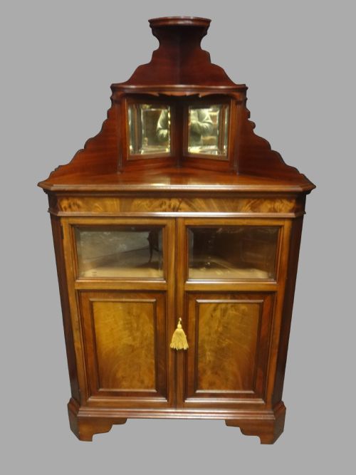 Top Quality Mahogany Corner Display Cabinet
