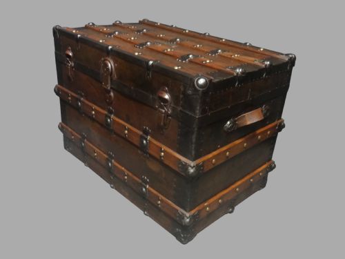 Very Good Wooden Banded Metal Travelling Trunk