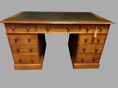 Very Good Victorian Mahogany Pedestal Desk