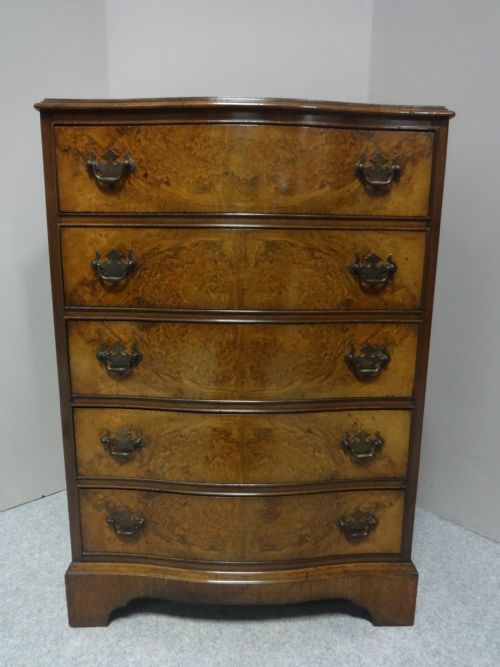 Very Good Burr Walnut Chest of Drawers