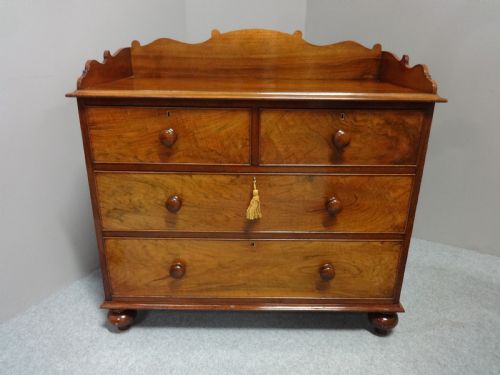 Top Quality Walnut Chest of Drawers