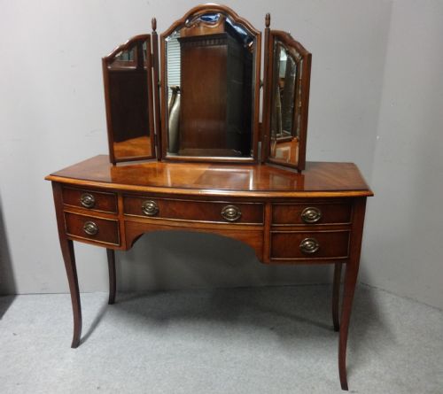 Very Good Georgian Mahogany Dressing Table