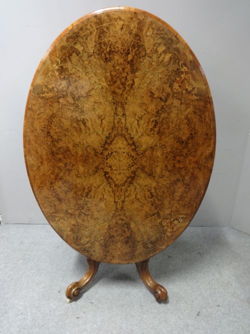 Wonderful Burr Walnut Inlaid Loo Table