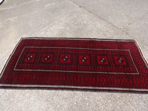 GOOD RED GROUND BELOUTCH CARPET - ADDITIONAL PHOTO 1