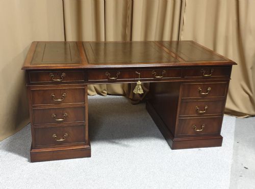 Georgian Mahogany Pedestal Desk