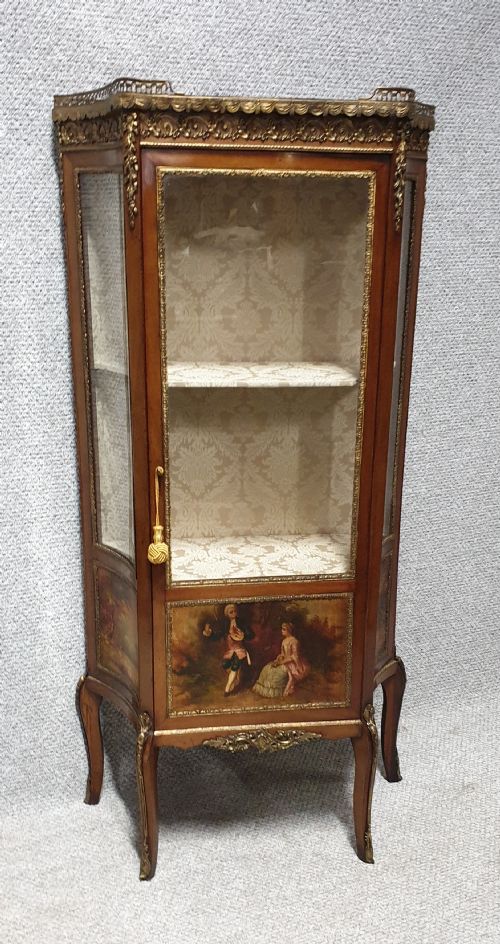 Quality French Vernis Martin Display Vitreen