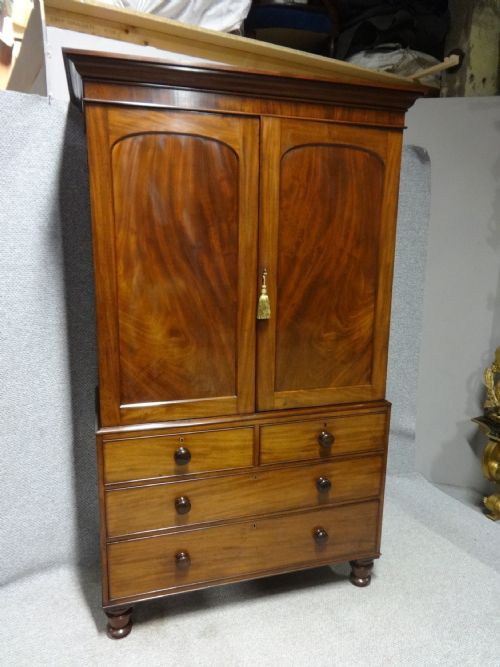 Outstanding  Victorian Mahogany Linen Press