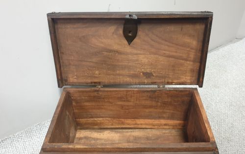 NICE IRON BOUND MAHOGANY CHEST - ADDITIONAL PHOTO 7