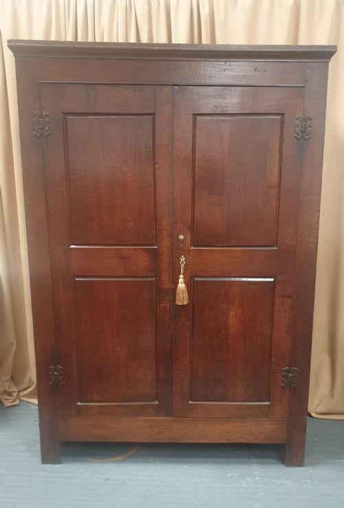 C18th Oak Hall Wardrobe