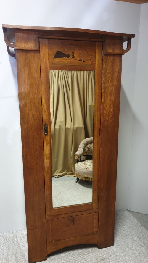 Very Nice Liberty Oak Hall Robe