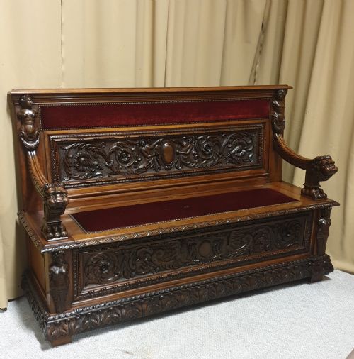 Magnificent Walnut Bench 'Gillows of Lancaster'