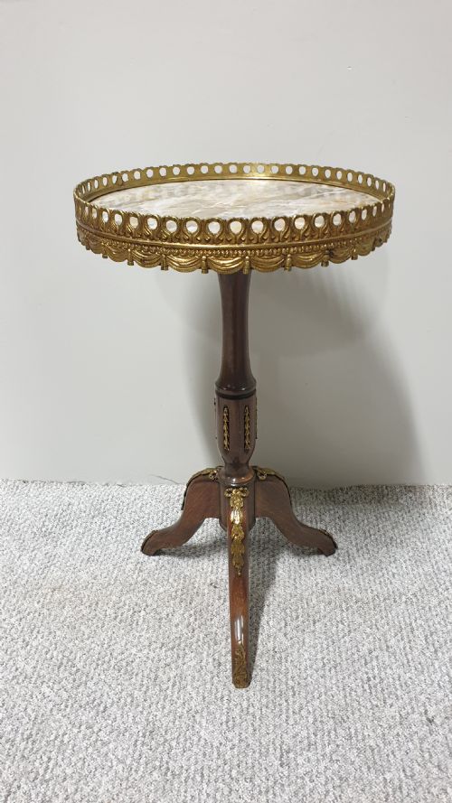 Nice French Pedestal Table