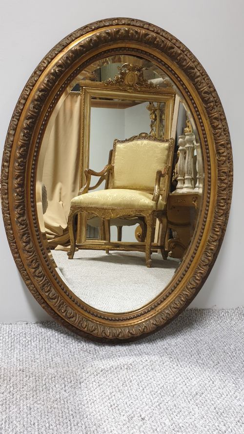 Lovely Victorian Oval Gilt Mirror
