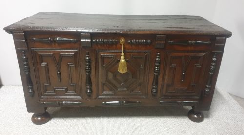 FABULOUS OAK COFFER - ADDITIONAL PHOTO 1