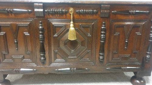 FABULOUS OAK COFFER - ADDITIONAL PHOTO 8
