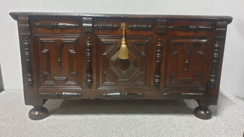 FABULOUS OAK COFFER - ADDITIONAL PHOTO 9