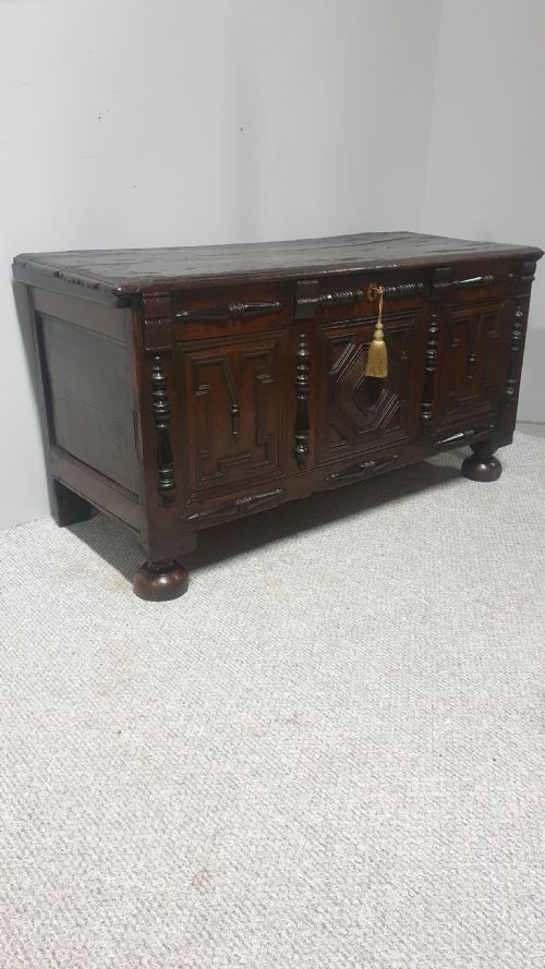 FABULOUS OAK COFFER - ADDITIONAL PHOTO 10