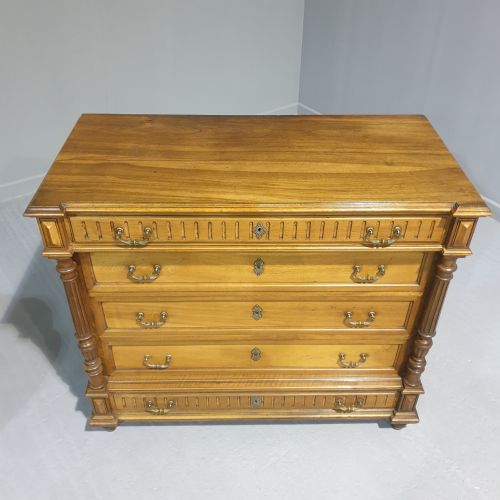 VERY GOOD FRENCH WALNUT CHEST OF DRAWERS - ADDITIONAL PHOTO 2