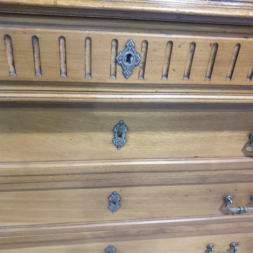VERY GOOD FRENCH WALNUT CHEST OF DRAWERS - ADDITIONAL PHOTO 3