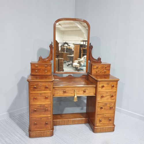 Outstanding Mahogany Dressing Table
