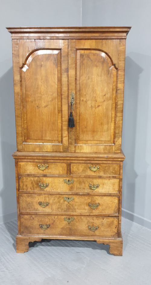 SUPERB GEORGE I WALNUT SECRETAIRE CHEST OF SMALL PROPORTIONS - ADDITIONAL PHOTO 2