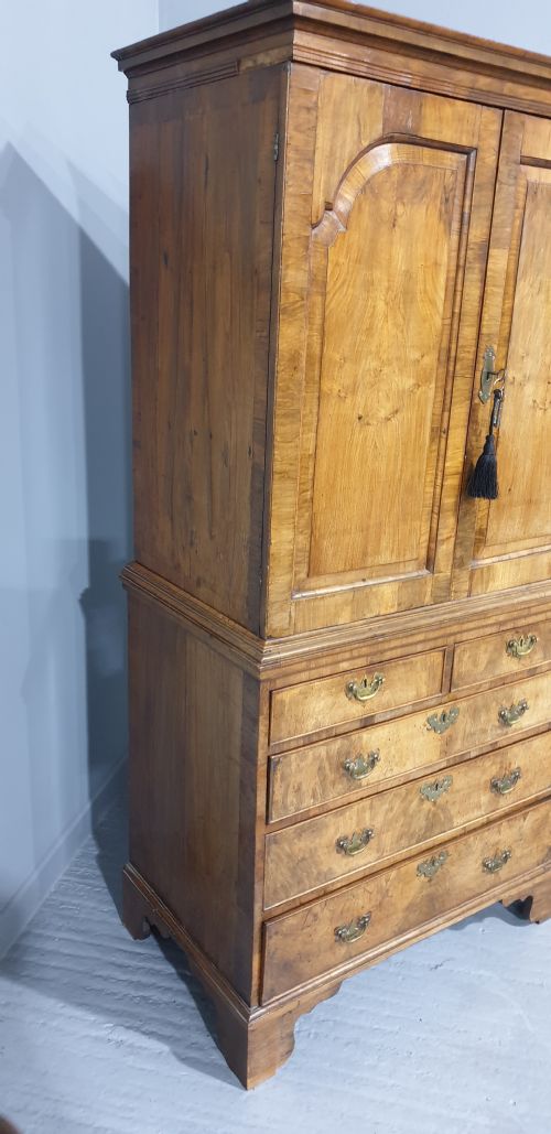 SUPERB GEORGE I WALNUT SECRETAIRE CHEST OF SMALL PROPORTIONS - ADDITIONAL PHOTO 6