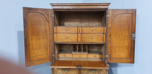 SUPERB GEORGE I WALNUT SECRETAIRE CHEST OF SMALL PROPORTIONS - ADDITIONAL PHOTO 13