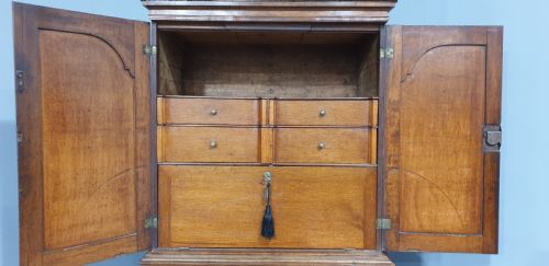 SUPERB GEORGE I WALNUT SECRETAIRE CHEST OF SMALL PROPORTIONS - ADDITIONAL PHOTO 18